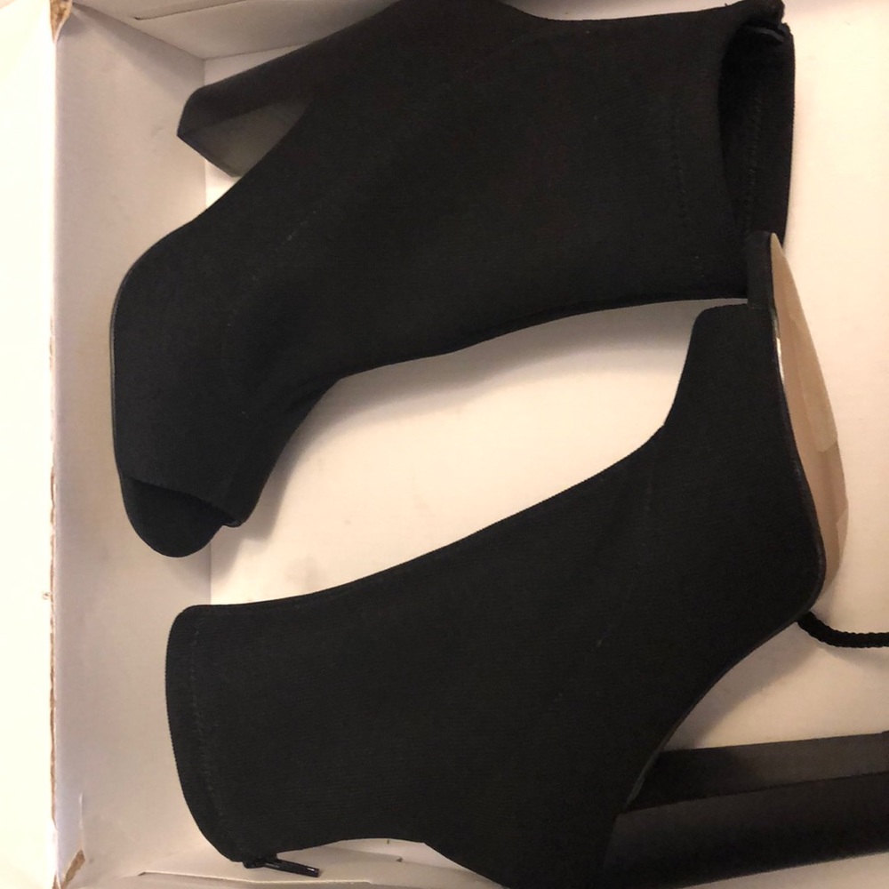 Shoes - Picture 2 of 4